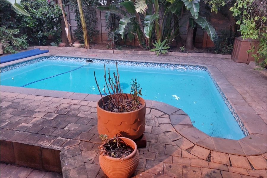 3 Bedroom Property for Sale in Rooihuiskraal Gauteng