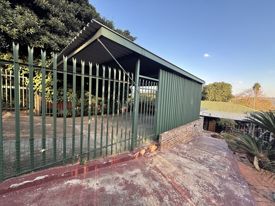 3 Bedroom Property for Sale in Mountain View Gauteng