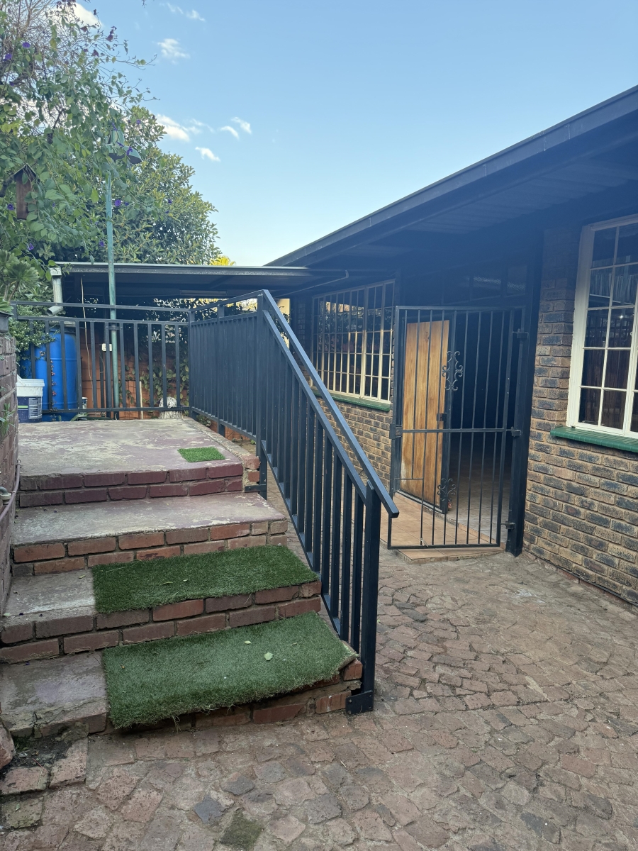 3 Bedroom Property for Sale in Mountain View Gauteng