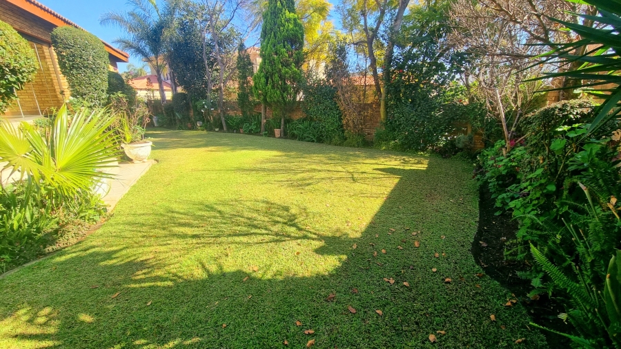 5 Bedroom Property for Sale in Crescent Wood Country Estate Gauteng