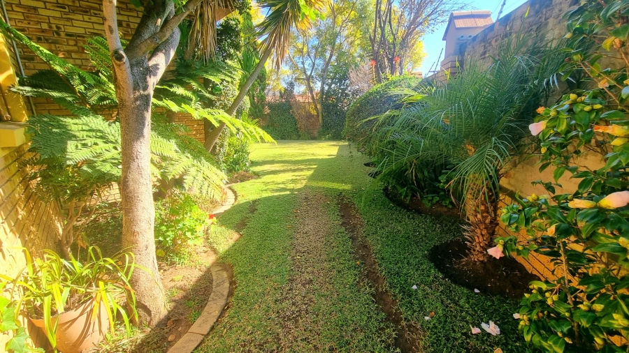 5 Bedroom Property for Sale in Crescent Wood Country Estate Gauteng