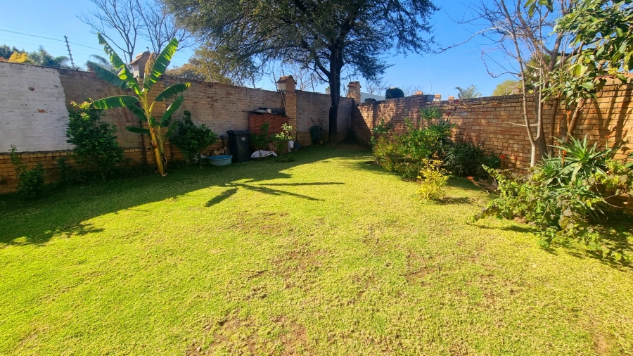 5 Bedroom Property for Sale in Crescent Wood Country Estate Gauteng