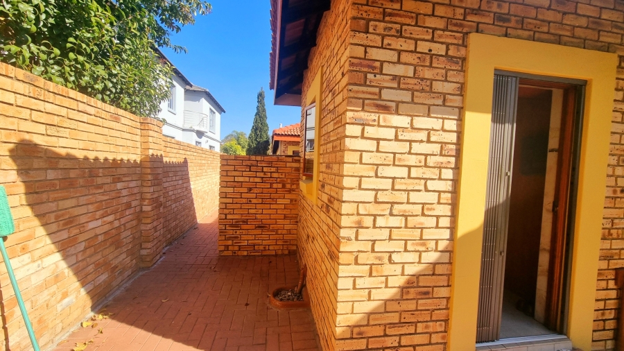 5 Bedroom Property for Sale in Crescent Wood Country Estate Gauteng