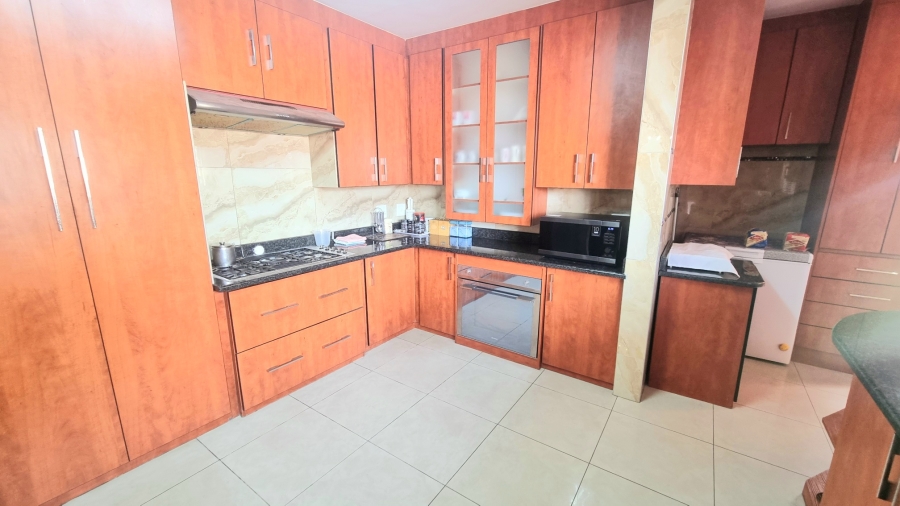 5 Bedroom Property for Sale in Crescent Wood Country Estate Gauteng