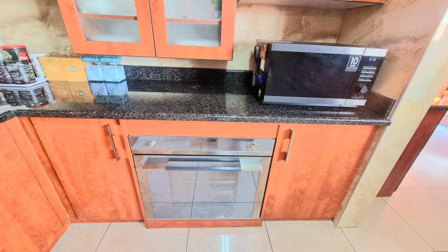 5 Bedroom Property for Sale in Crescent Wood Country Estate Gauteng