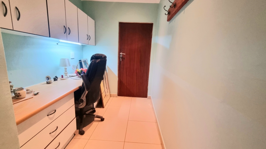 5 Bedroom Property for Sale in Crescent Wood Country Estate Gauteng
