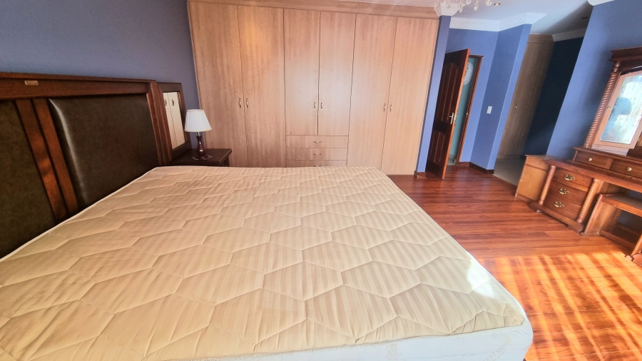5 Bedroom Property for Sale in Crescent Wood Country Estate Gauteng