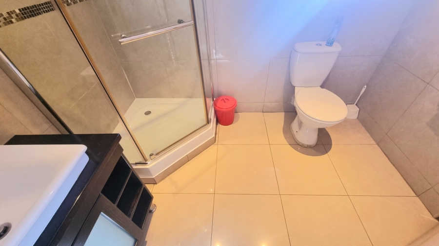 5 Bedroom Property for Sale in Crescent Wood Country Estate Gauteng
