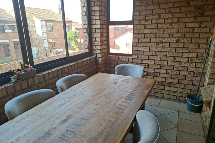 2 Bedroom Property for Sale in Mooikloof Ridge Gauteng