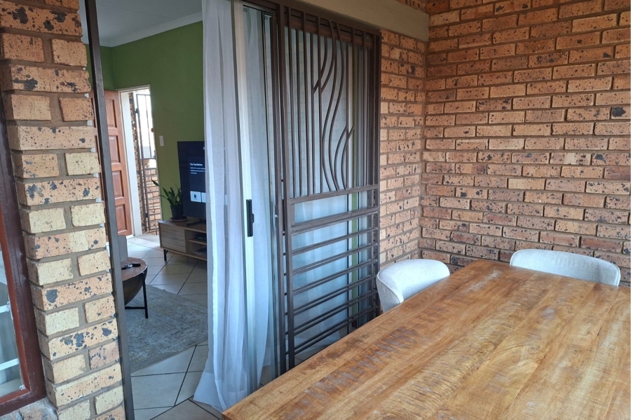 2 Bedroom Property for Sale in Mooikloof Ridge Gauteng