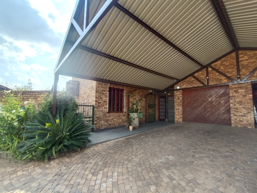 3 Bedroom Property for Sale in Clubview Gauteng
