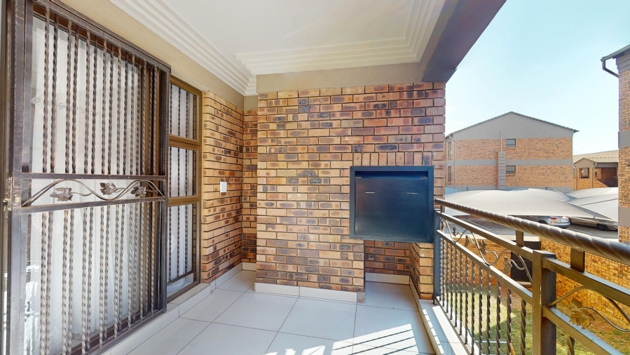 2 Bedroom Property for Sale in Ravenswood Gauteng