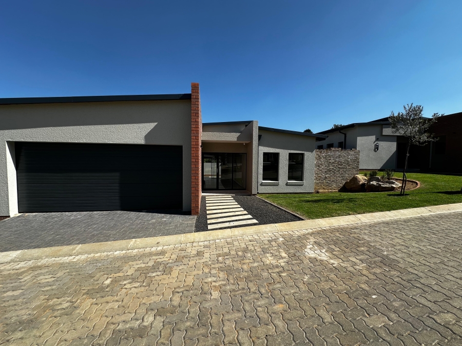 3 Bedroom Property for Sale in Blue Hills AH Gauteng