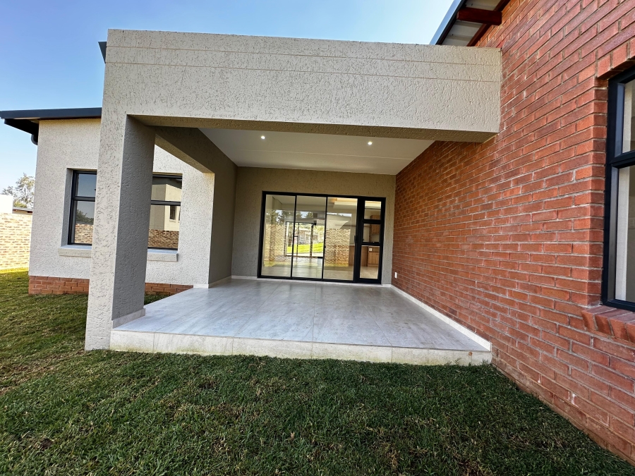 3 Bedroom Property for Sale in Blue Hills AH Gauteng