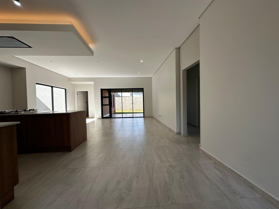 3 Bedroom Property for Sale in Blue Hills AH Gauteng
