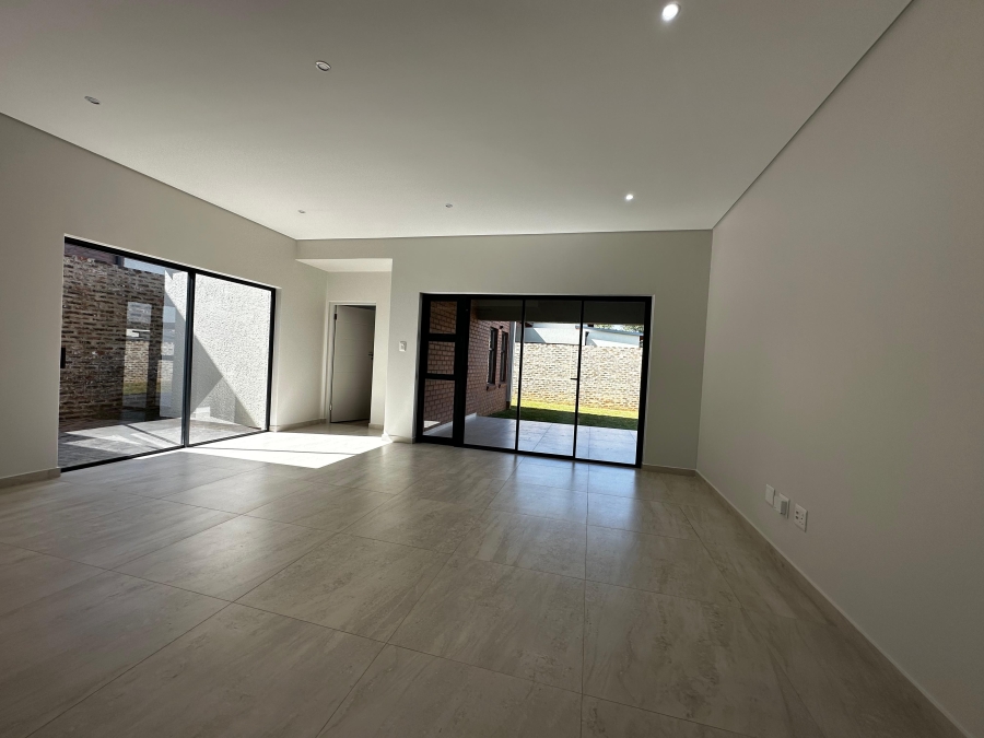 3 Bedroom Property for Sale in Blue Hills AH Gauteng