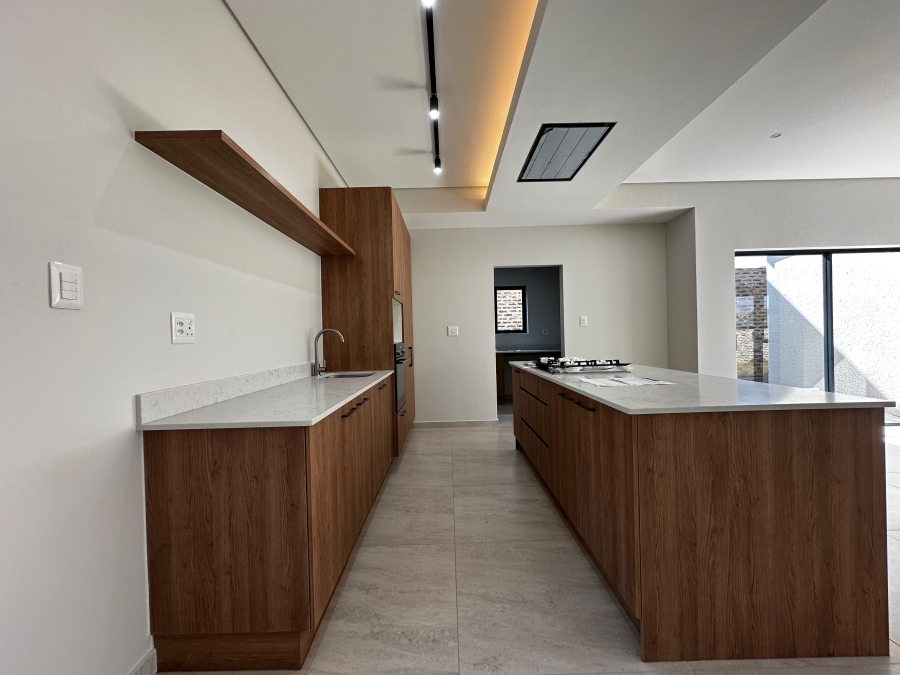 3 Bedroom Property for Sale in Blue Hills AH Gauteng