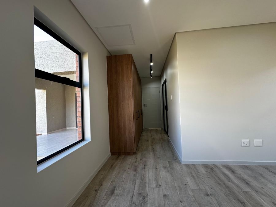 3 Bedroom Property for Sale in Blue Hills AH Gauteng