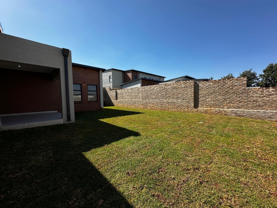3 Bedroom Property for Sale in Blue Hills AH Gauteng