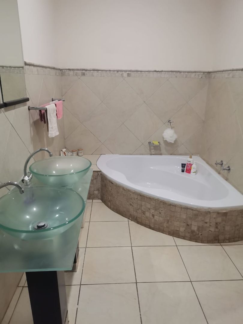 3 Bedroom Property for Sale in Simmerfield Gauteng