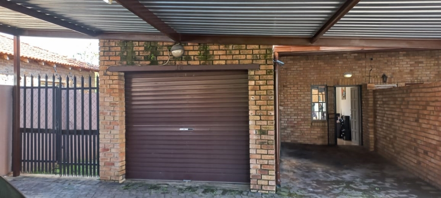 2 Bedroom Property for Sale in Eike Park Gauteng