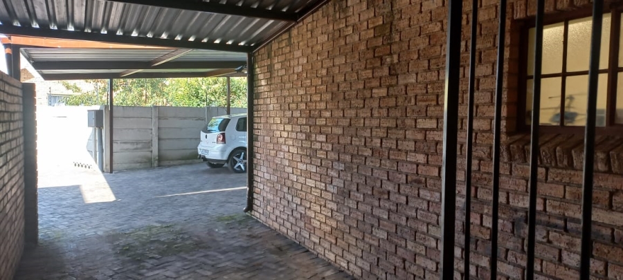 2 Bedroom Property for Sale in Eike Park Gauteng