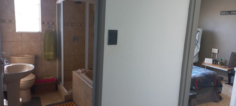 2 Bedroom Property for Sale in Eike Park Gauteng