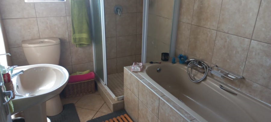 2 Bedroom Property for Sale in Eike Park Gauteng