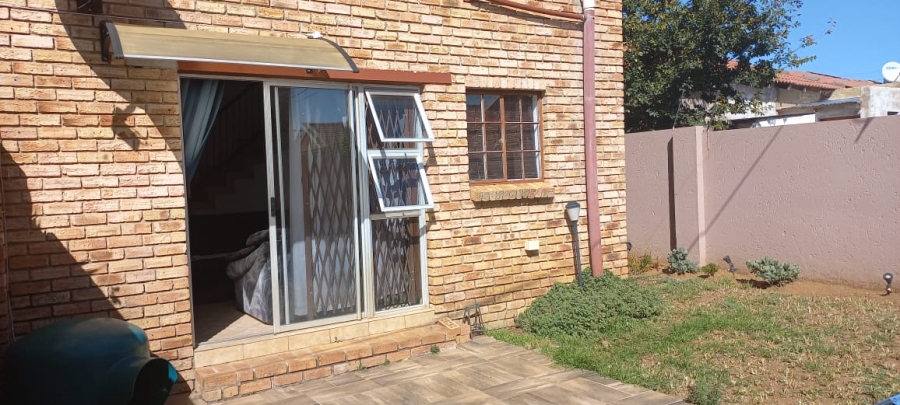 2 Bedroom Property for Sale in Eike Park Gauteng