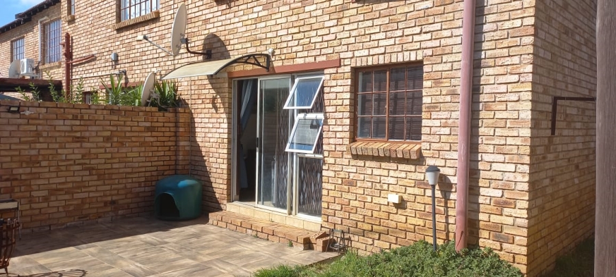 2 Bedroom Property for Sale in Eike Park Gauteng