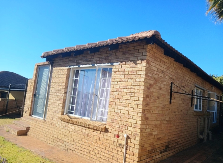 To Let 2 Bedroom Property for Rent in Honeydew Ridge Gauteng