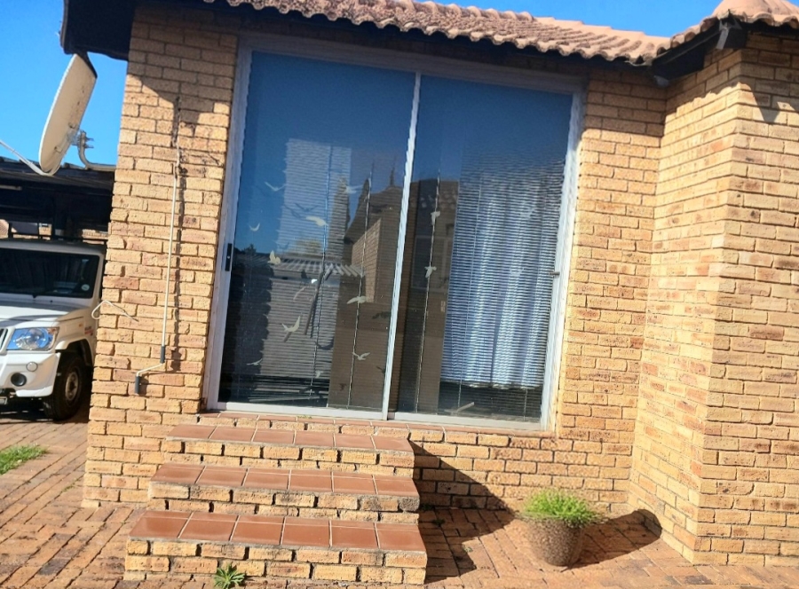 To Let 2 Bedroom Property for Rent in Honeydew Ridge Gauteng