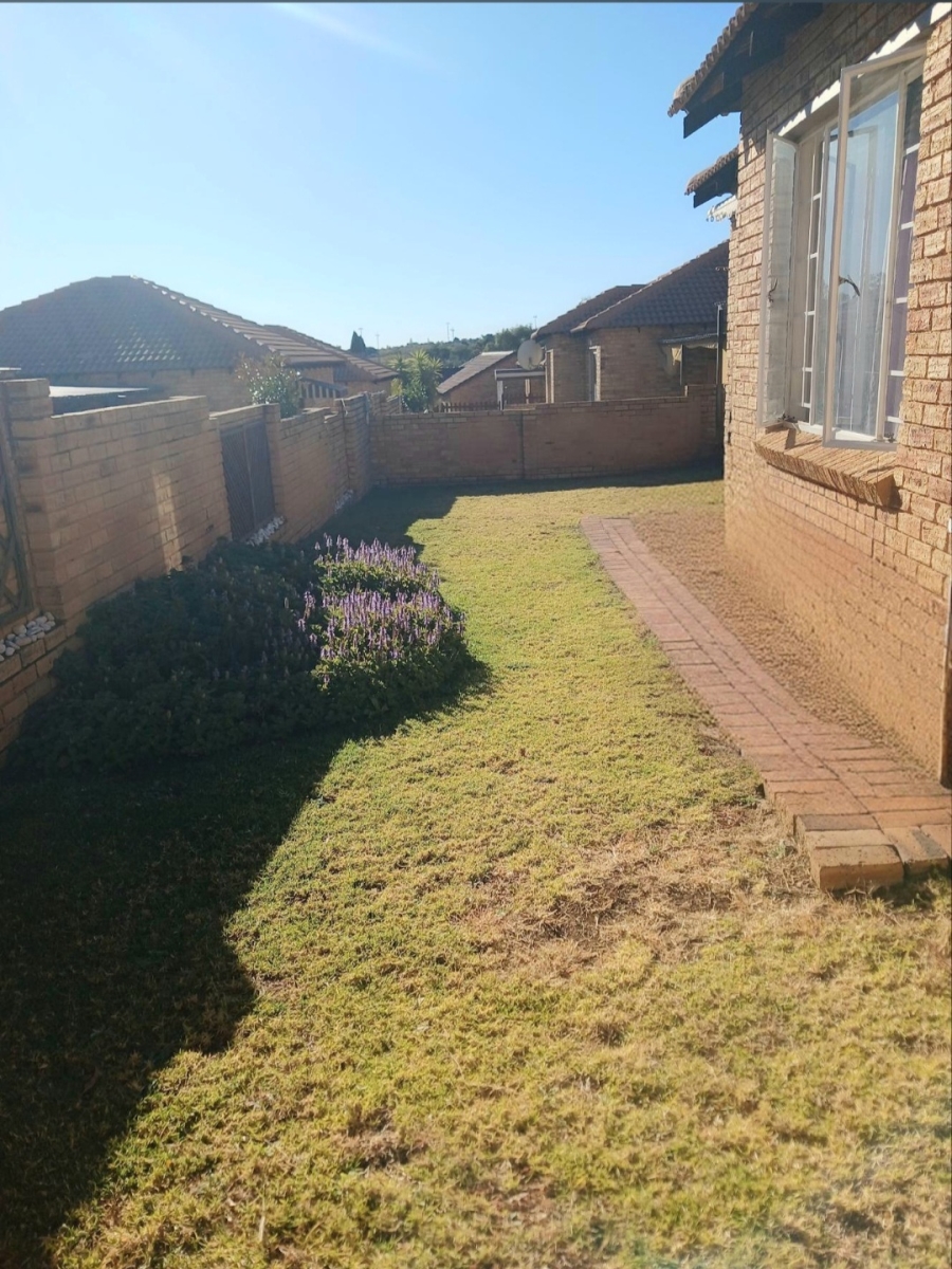 To Let 2 Bedroom Property for Rent in Honeydew Ridge Gauteng