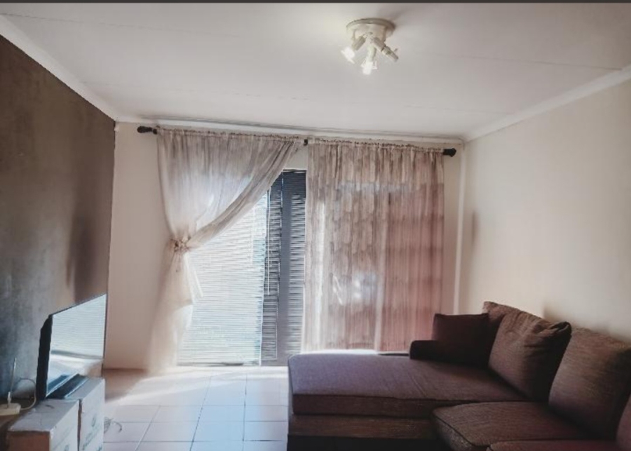 To Let 2 Bedroom Property for Rent in Honeydew Ridge Gauteng