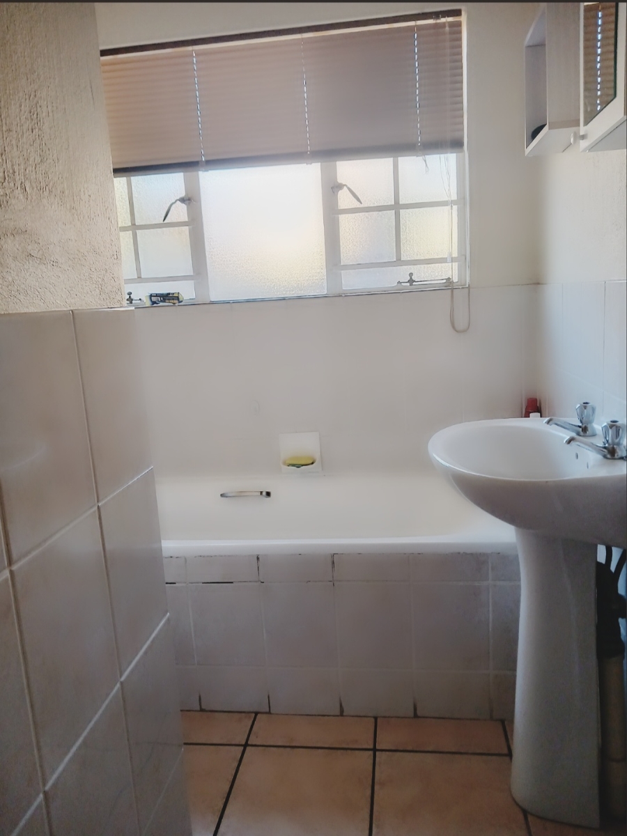 To Let 2 Bedroom Property for Rent in Honeydew Ridge Gauteng