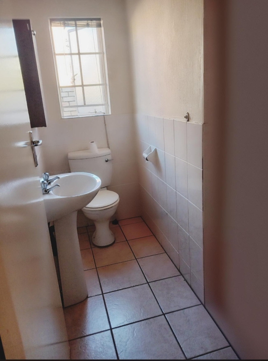 To Let 2 Bedroom Property for Rent in Honeydew Ridge Gauteng