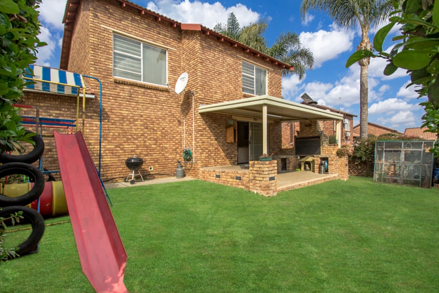 3 Bedroom Property for Sale in Honeydew Ridge Gauteng