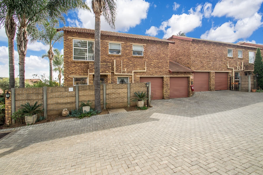 3 Bedroom Property for Sale in Honeydew Ridge Gauteng