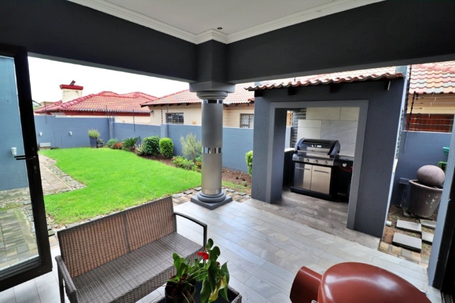 4 Bedroom Property for Sale in Mimosa Park Gauteng