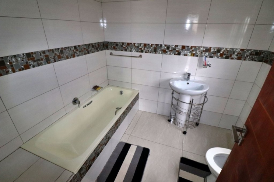 4 Bedroom Property for Sale in Mimosa Park Gauteng