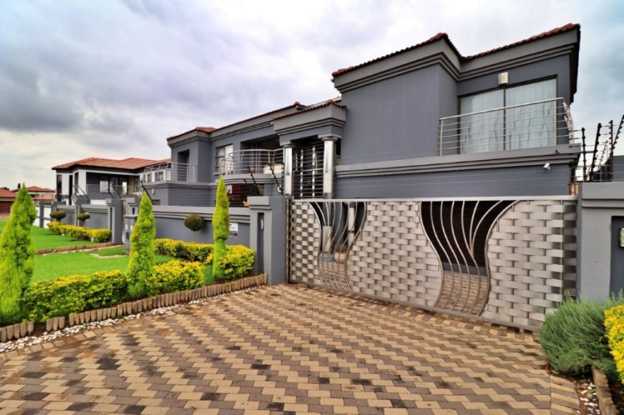 4 Bedroom Property for Sale in Mimosa Park Gauteng