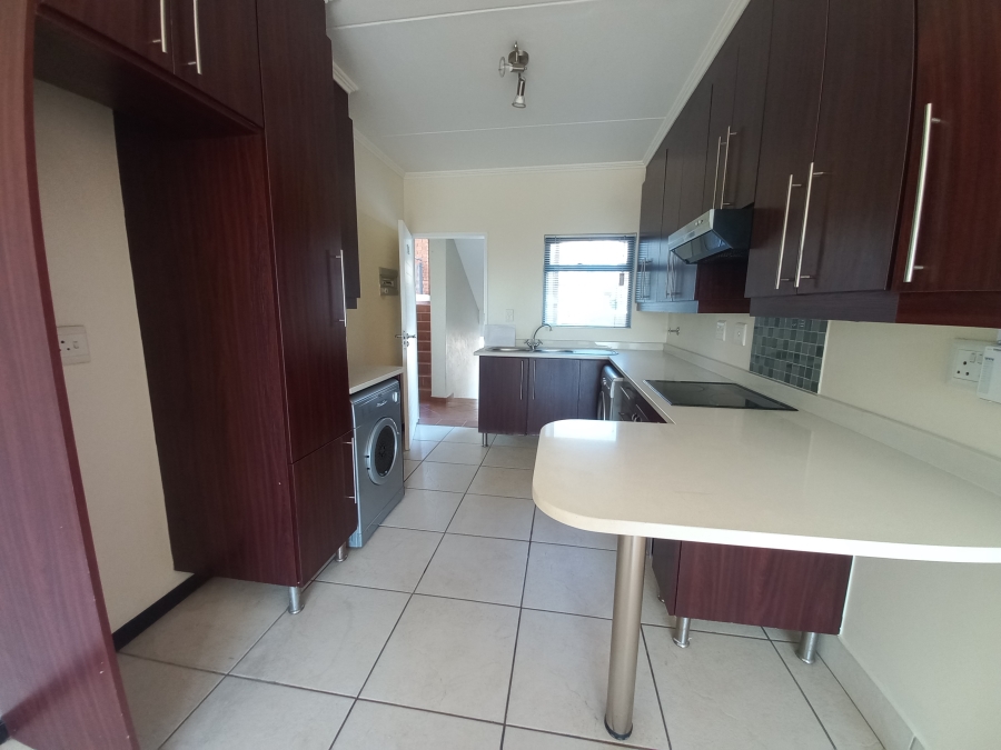 To Let 2 Bedroom Property for Rent in Greenstone Hill Gauteng