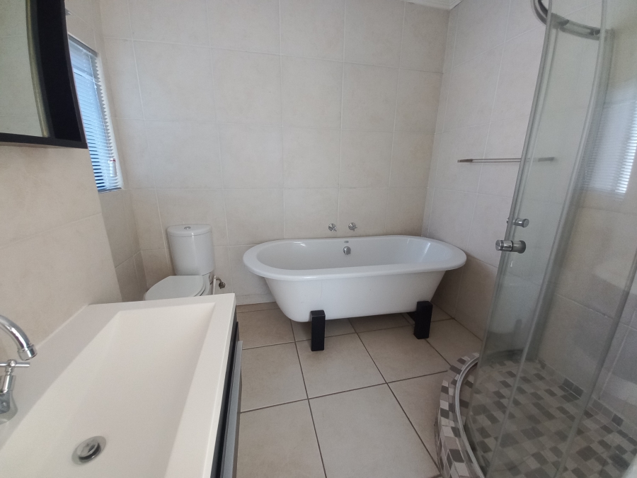 To Let 2 Bedroom Property for Rent in Greenstone Hill Gauteng