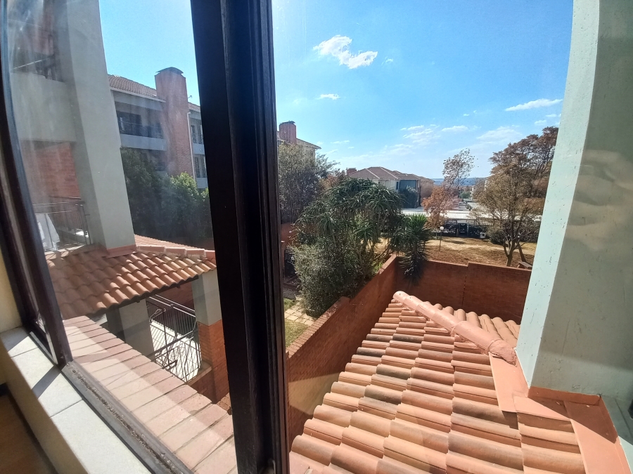 To Let 2 Bedroom Property for Rent in Greenstone Hill Gauteng