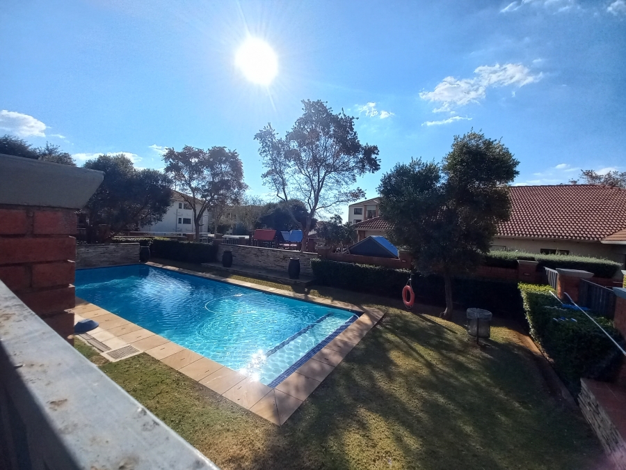 To Let 2 Bedroom Property for Rent in Greenstone Hill Gauteng