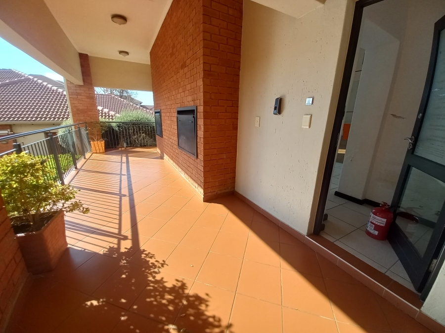 To Let 2 Bedroom Property for Rent in Greenstone Hill Gauteng