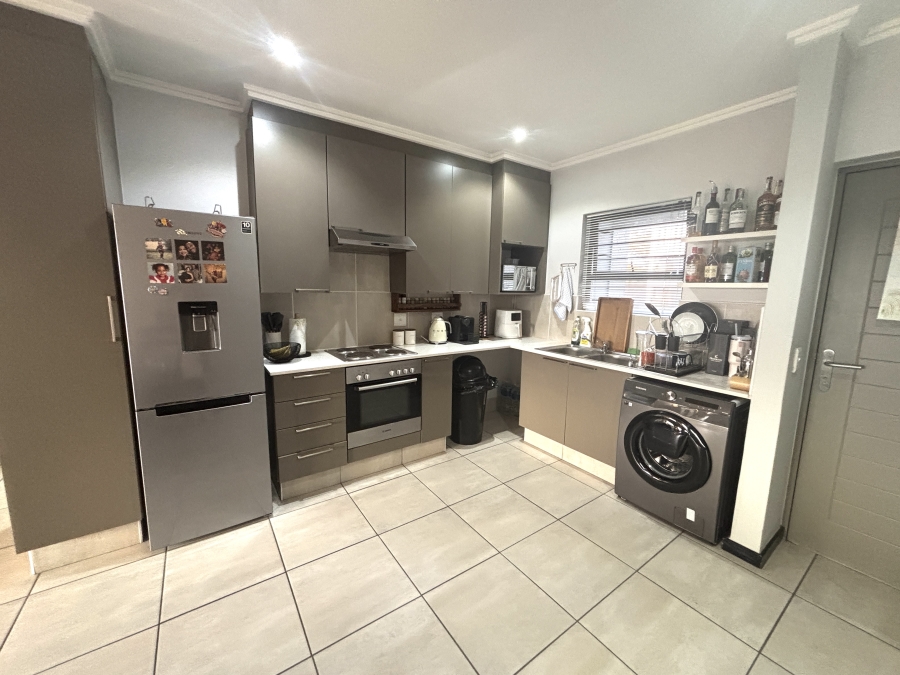 2 Bedroom Property for Sale in Barbeque Downs Gauteng