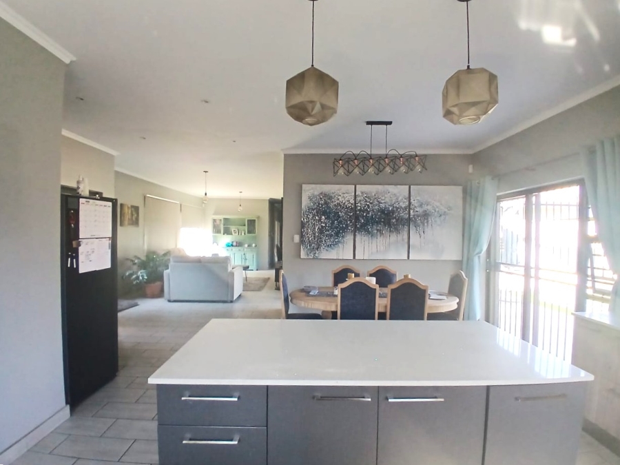 4 Bedroom Property for Sale in Waverley Gauteng