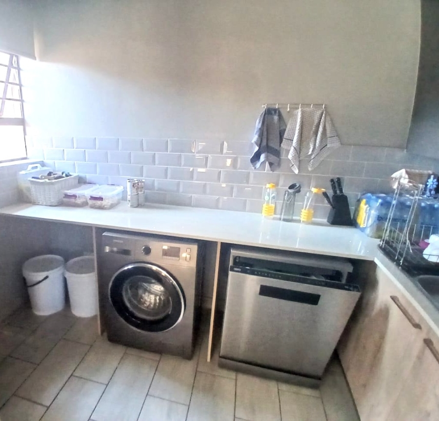 4 Bedroom Property for Sale in Waverley Gauteng