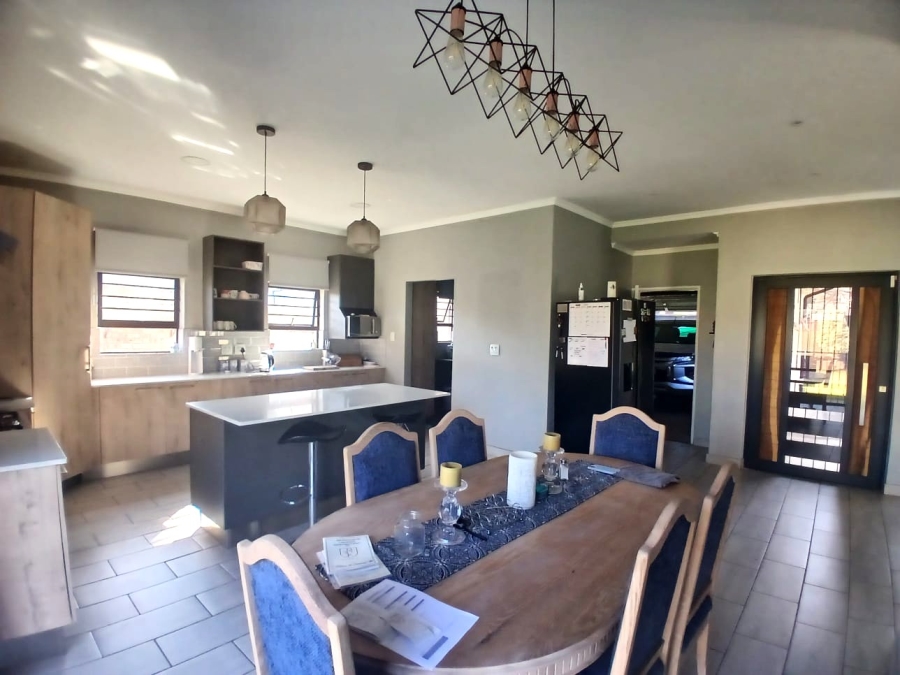 4 Bedroom Property for Sale in Waverley Gauteng